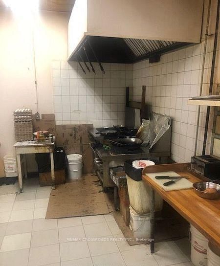 2100 Dundas Street E - Photo 10