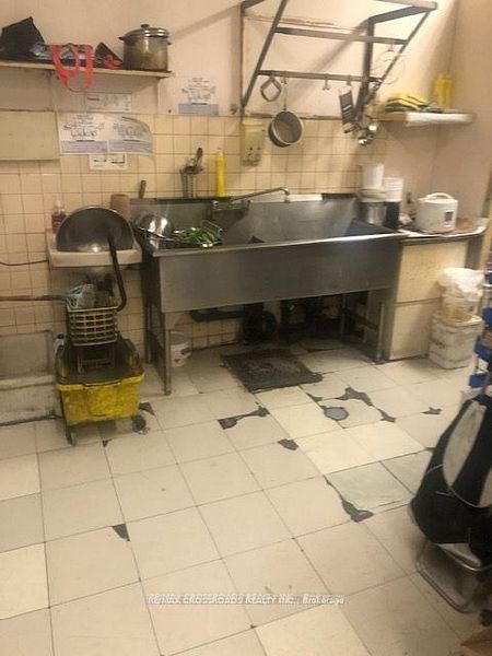 2100 Dundas Street E - Photo 12