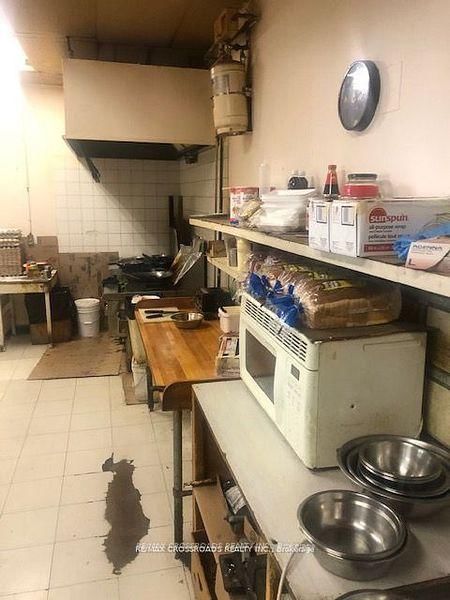 2100 Dundas Street E - Photo 14