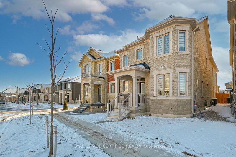 4072 Hillsborough Cres, Oakville, L6H 3P8 | Image 2