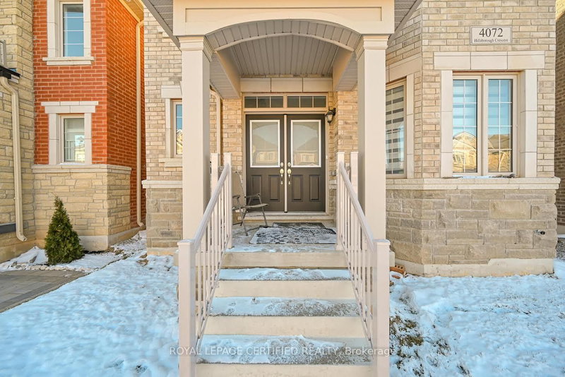 4072 Hillsborough Cres, Oakville, L6H 3P8 | Image 3