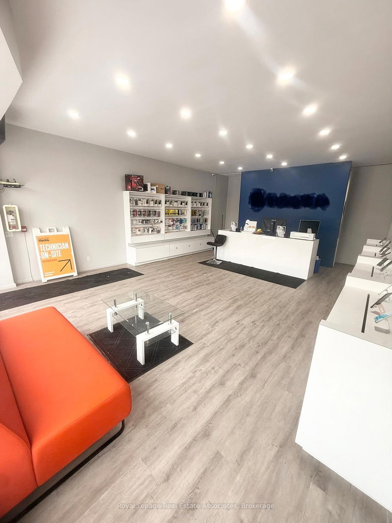 237 Lakeshore Rd E, Mississauga, L5G 1G8 | Image 3