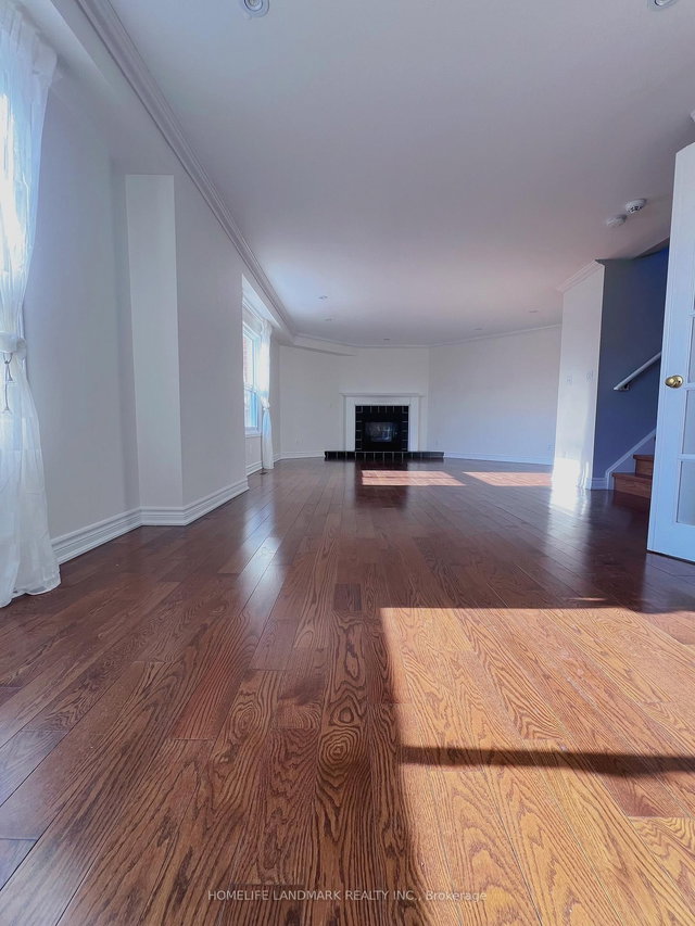 16 - 1550 Reeves Gate