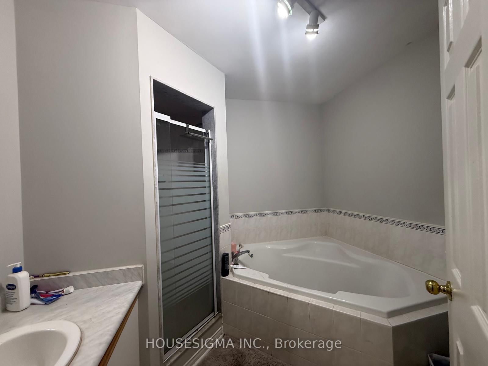 Townhouse for sale at 3 Sinclair Court, Brampton, Ontario, L6X 4P5 - Brampton West - MLS: W12767676