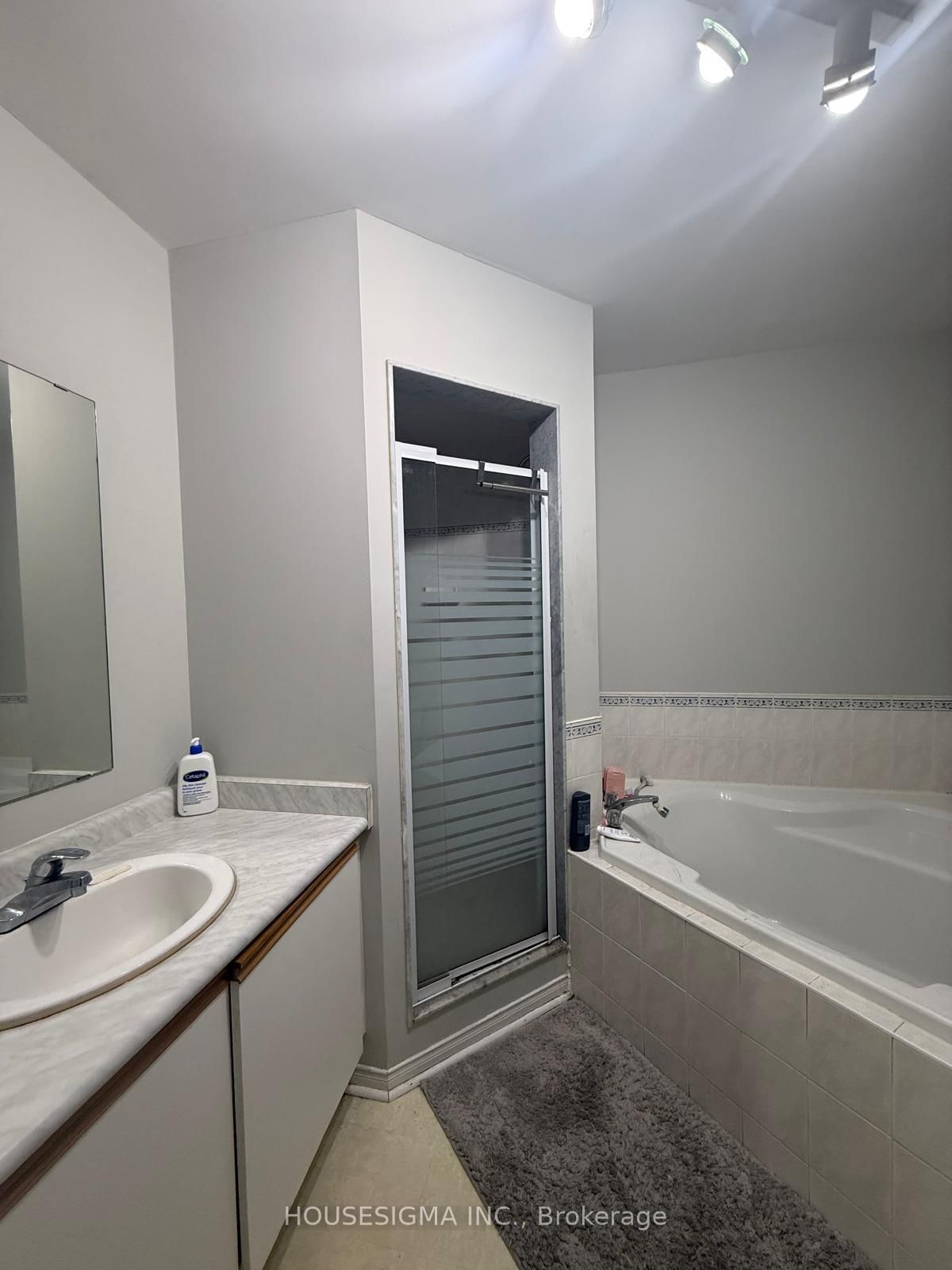 Townhouse for sale at 3 Sinclair Court, Brampton, Ontario, L6X 4P5 - Brampton West - MLS: W12767676