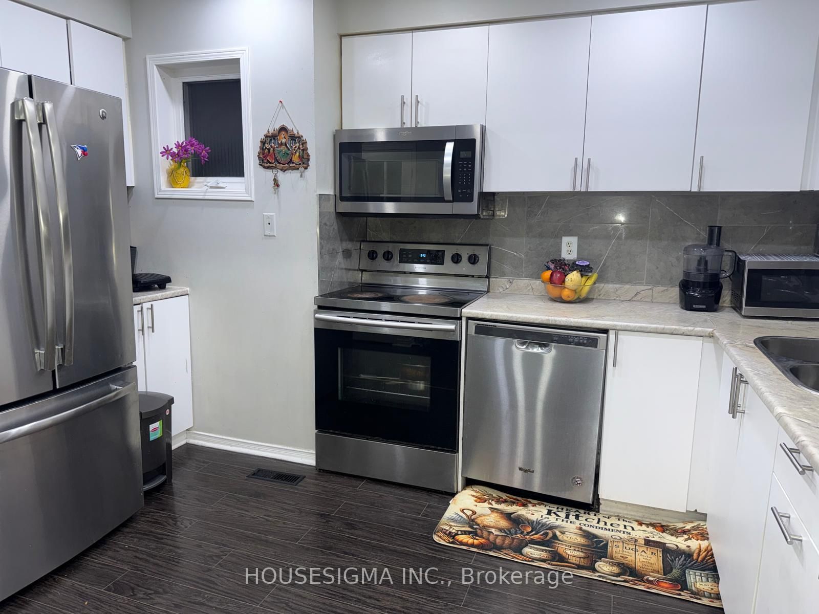 Townhouse for sale at 3 Sinclair Court, Brampton, Ontario, L6X 4P5 - Brampton West - MLS: W12767676