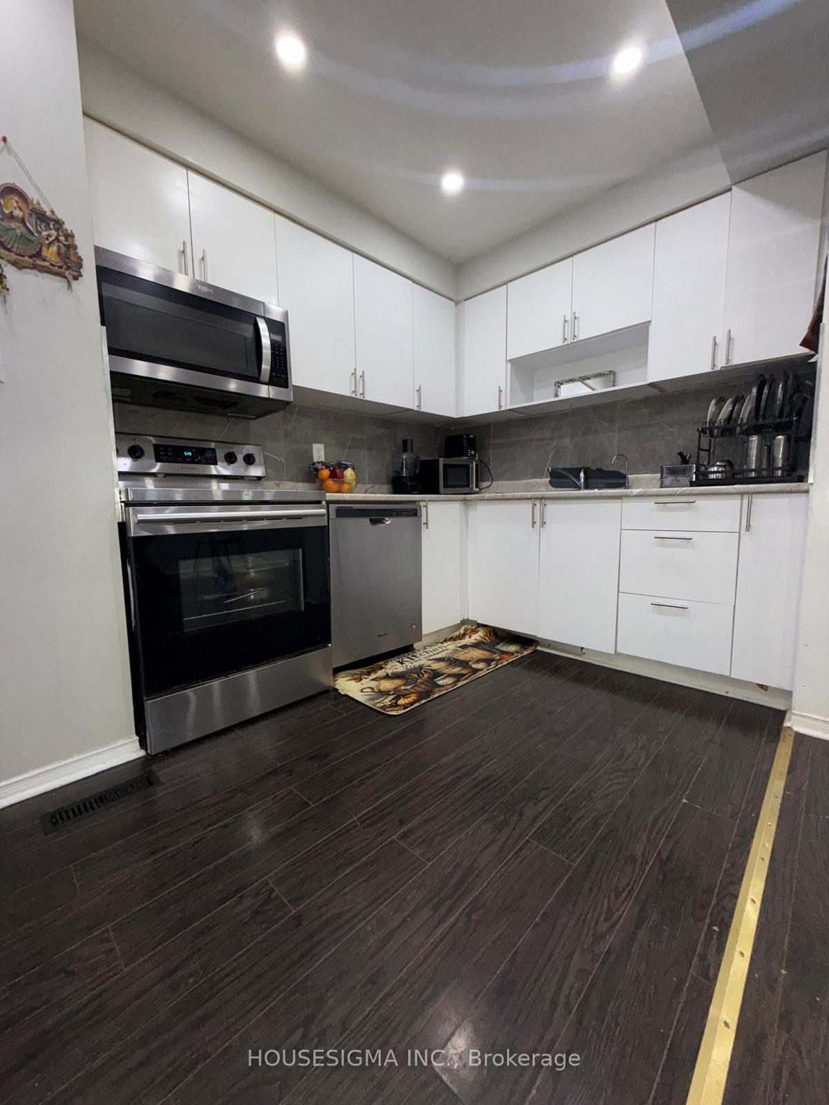 Townhouse for sale at 3 Sinclair Court, Brampton, Ontario, L6X 4P5 - Brampton West - MLS: W12767676