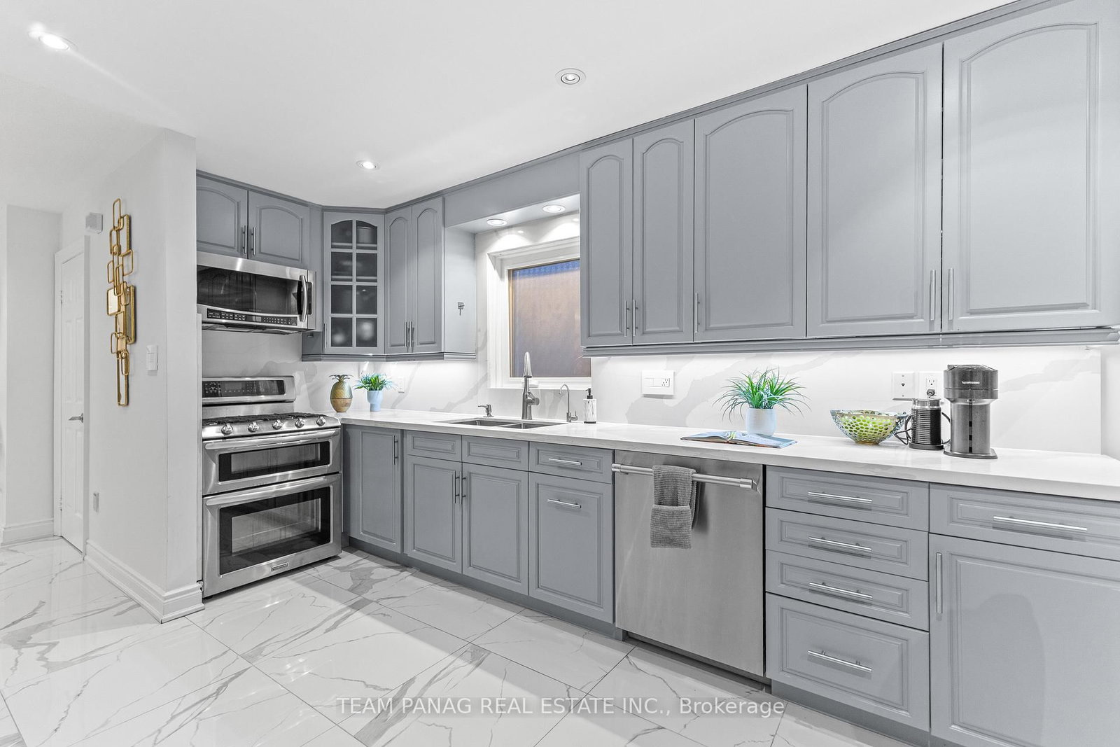 Detached House sold at 5358 Flatford Road, Mississauga, Ontario, L5V 1Y6 - East Credit - MLS: W12768020