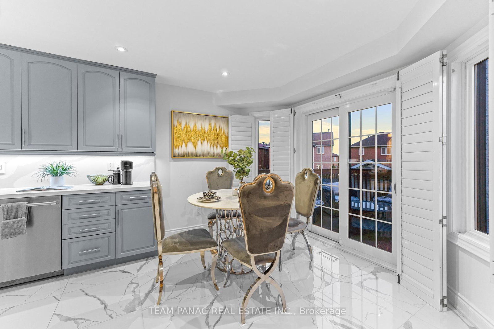 Detached House sold at 5358 Flatford Road, Mississauga, Ontario, L5V 1Y6 - East Credit - MLS: W12768020