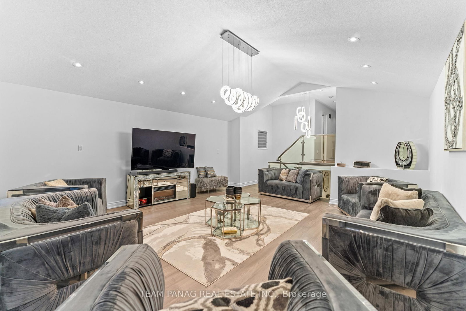 Detached House sold at 5358 Flatford Road, Mississauga, Ontario, L5V 1Y6 - East Credit - MLS: W12768020