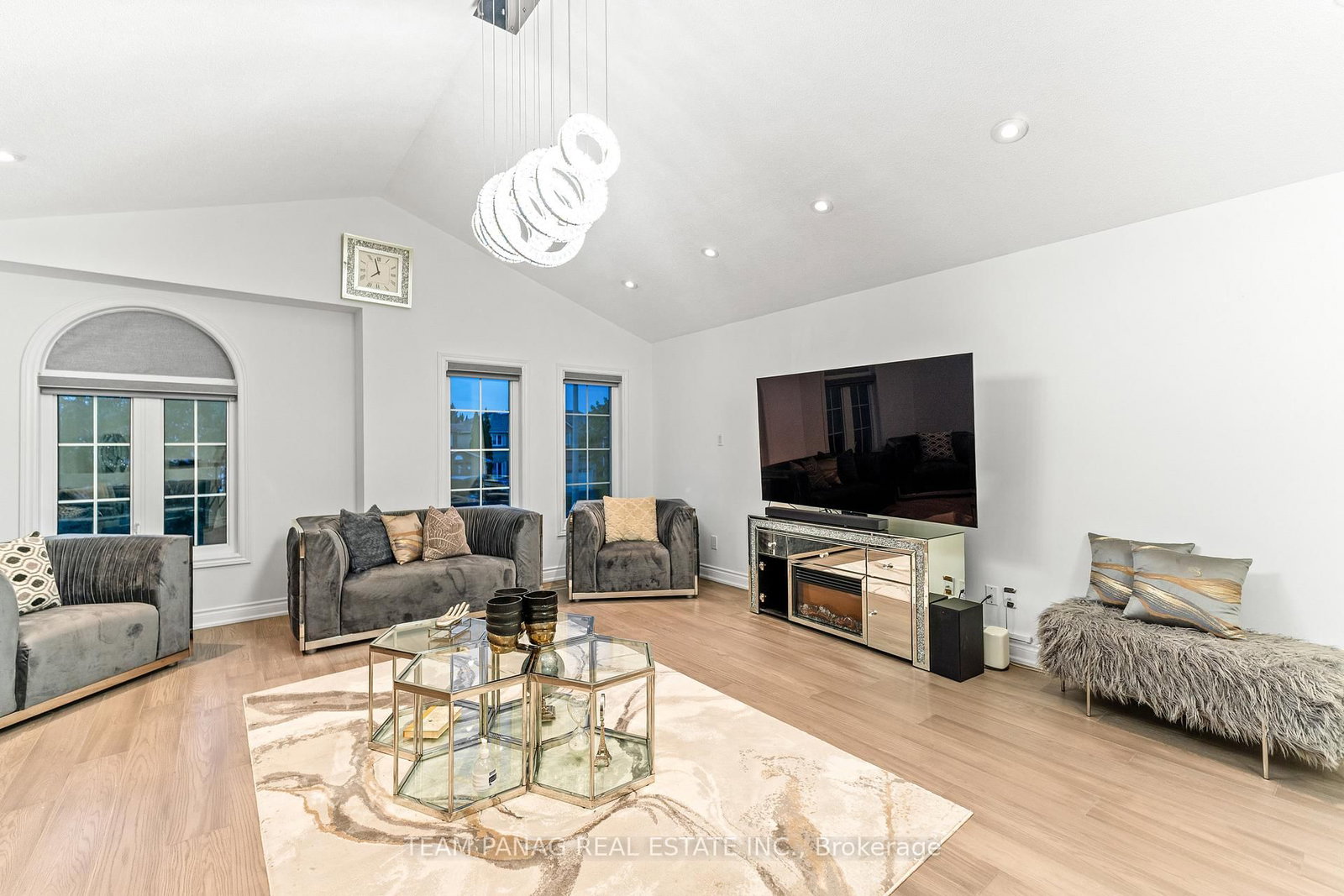 Detached House sold at 5358 Flatford Road, Mississauga, Ontario, L5V 1Y6 - East Credit - MLS: W12768020