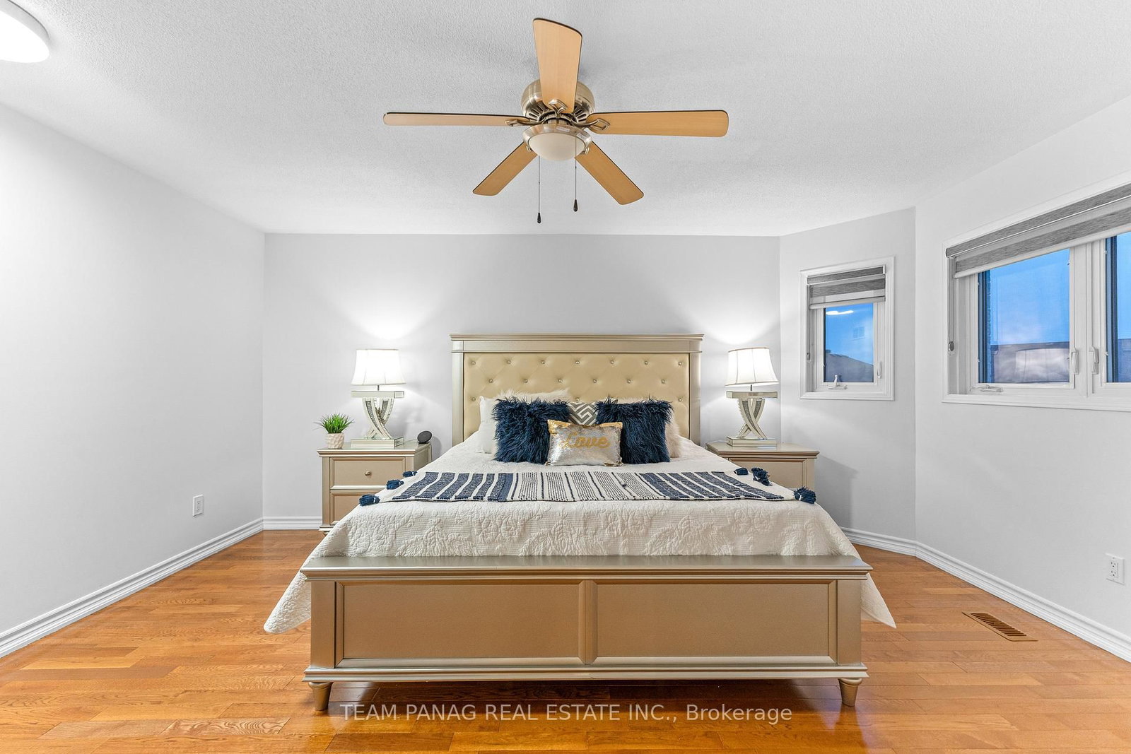 Detached House sold at 5358 Flatford Road, Mississauga, Ontario, L5V 1Y6 - East Credit - MLS: W12768020