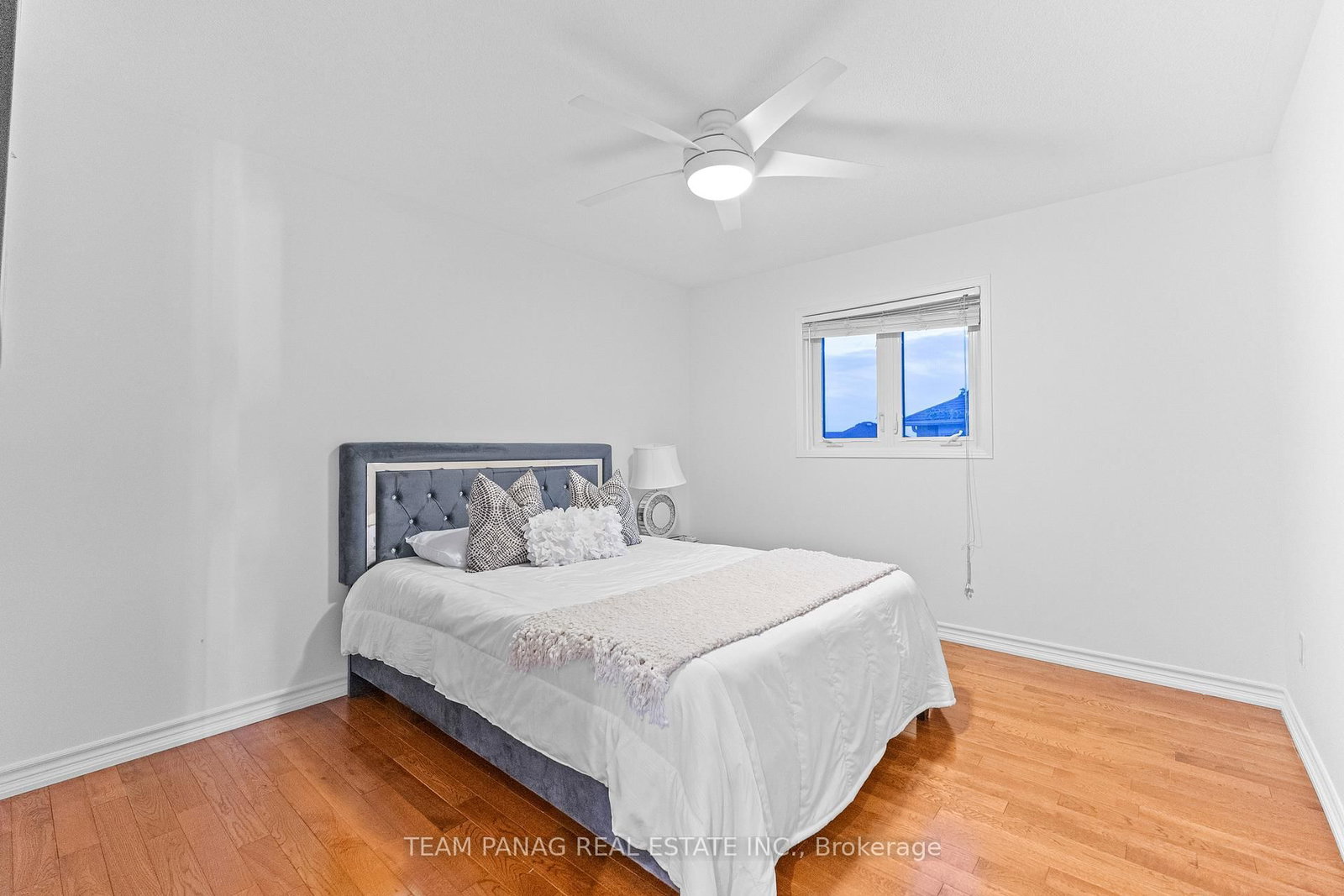 Detached House sold at 5358 Flatford Road, Mississauga, Ontario, L5V 1Y6 - East Credit - MLS: W12768020