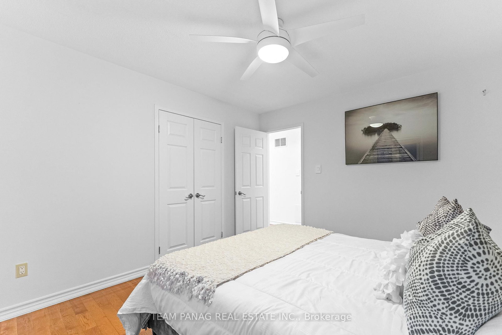 Detached House sold at 5358 Flatford Road, Mississauga, Ontario, L5V 1Y6 - East Credit - MLS: W12768020