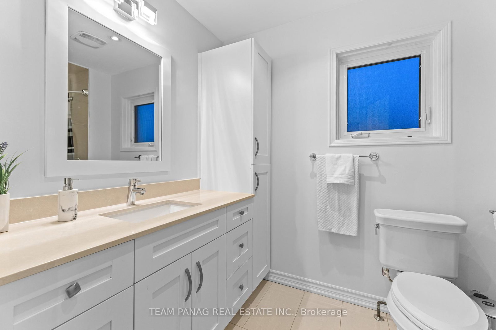 Detached House sold at 5358 Flatford Road, Mississauga, Ontario, L5V 1Y6 - East Credit - MLS: W12768020