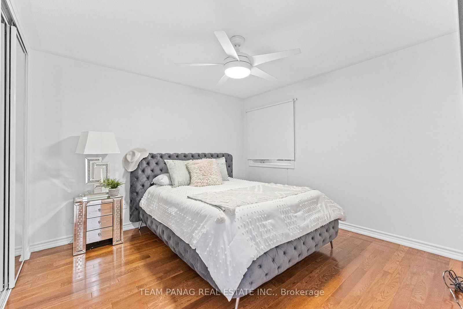 Detached House sold at 5358 Flatford Road, Mississauga, Ontario, L5V 1Y6 - East Credit - MLS: W12768020