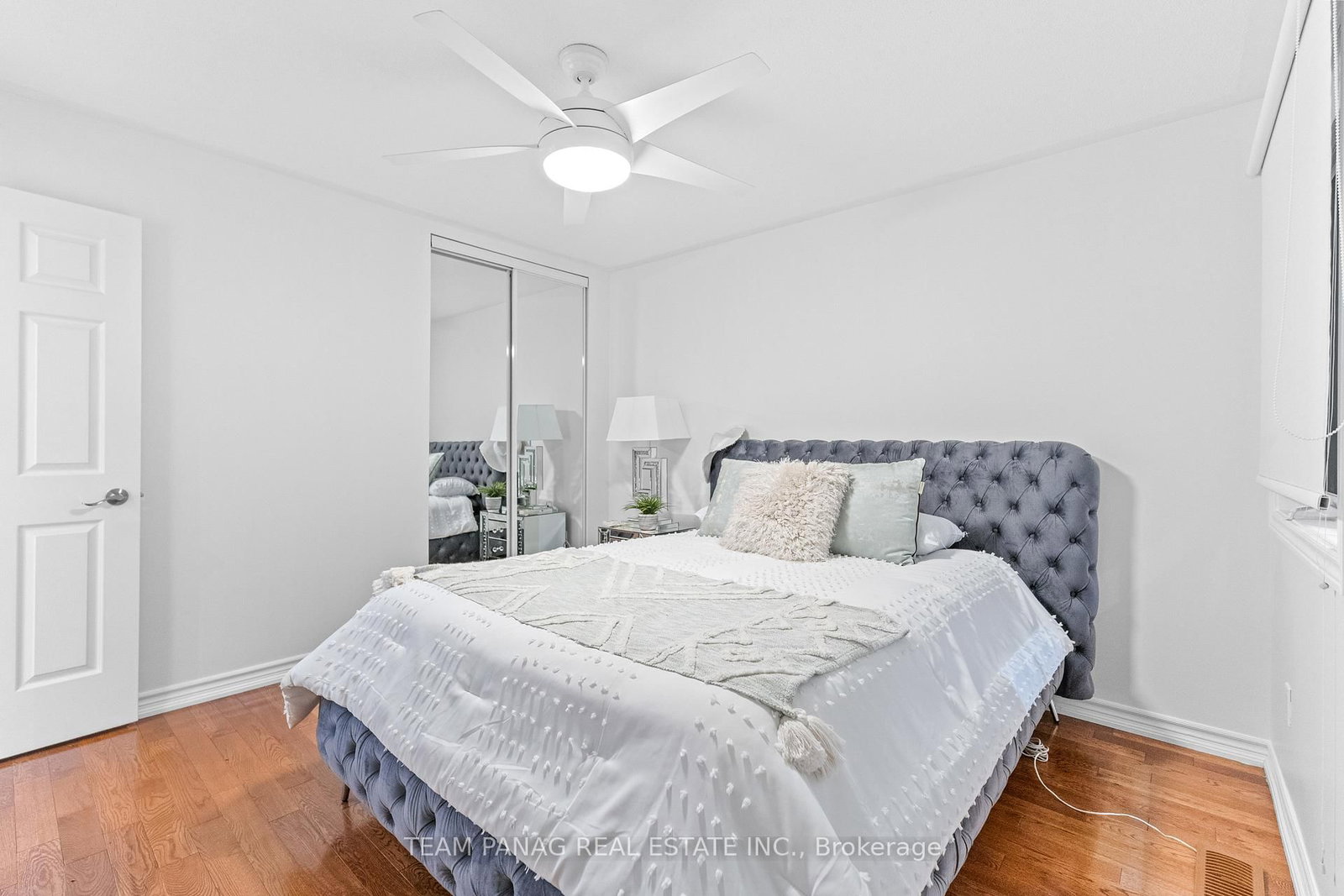 Detached House sold at 5358 Flatford Road, Mississauga, Ontario, L5V 1Y6 - East Credit - MLS: W12768020