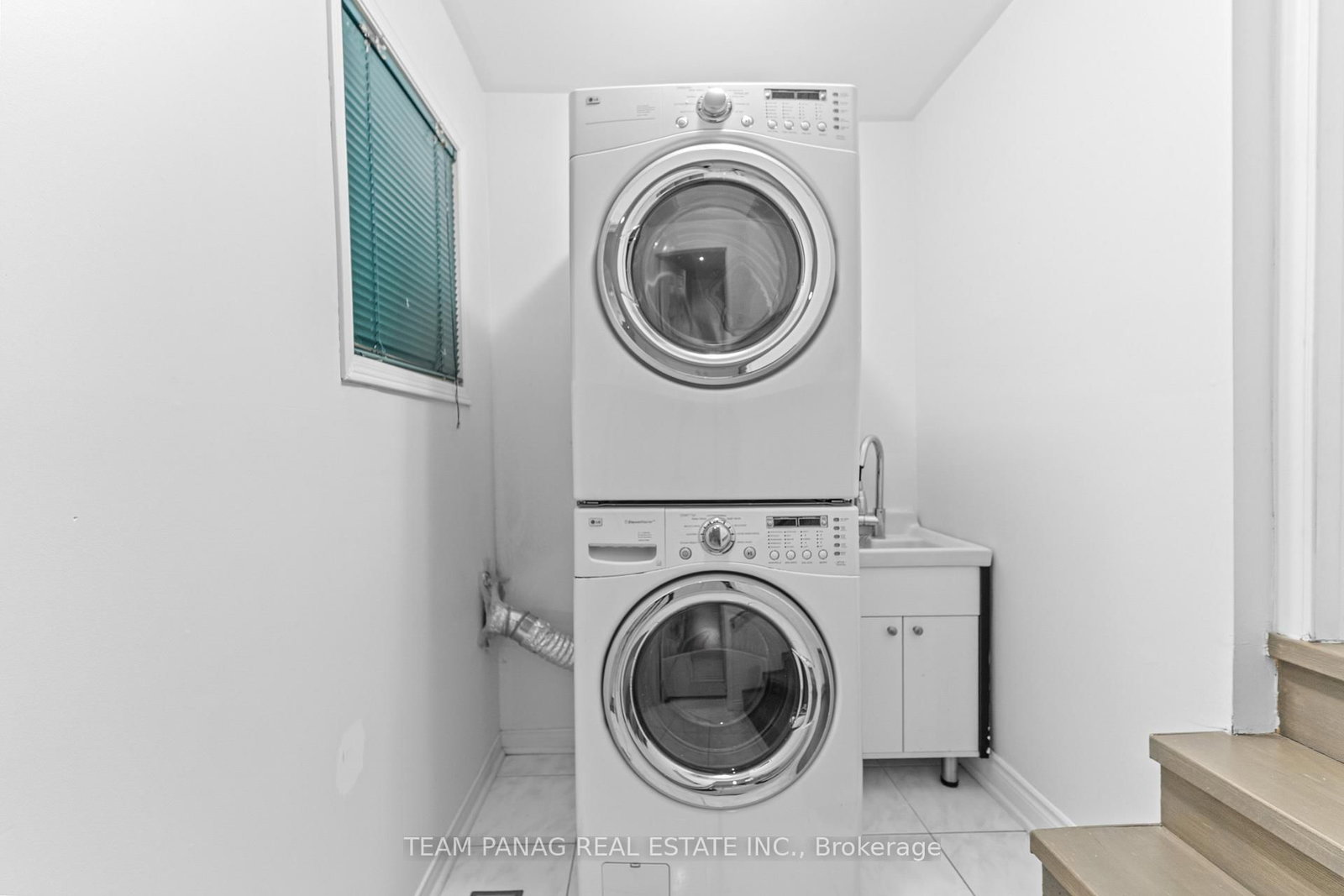 Detached House sold at 5358 Flatford Road, Mississauga, Ontario, L5V 1Y6 - East Credit - MLS: W12768020