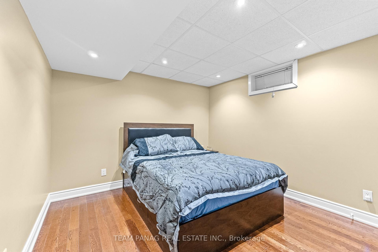 Detached House sold at 5358 Flatford Road, Mississauga, Ontario, L5V 1Y6 - East Credit - MLS: W12768020