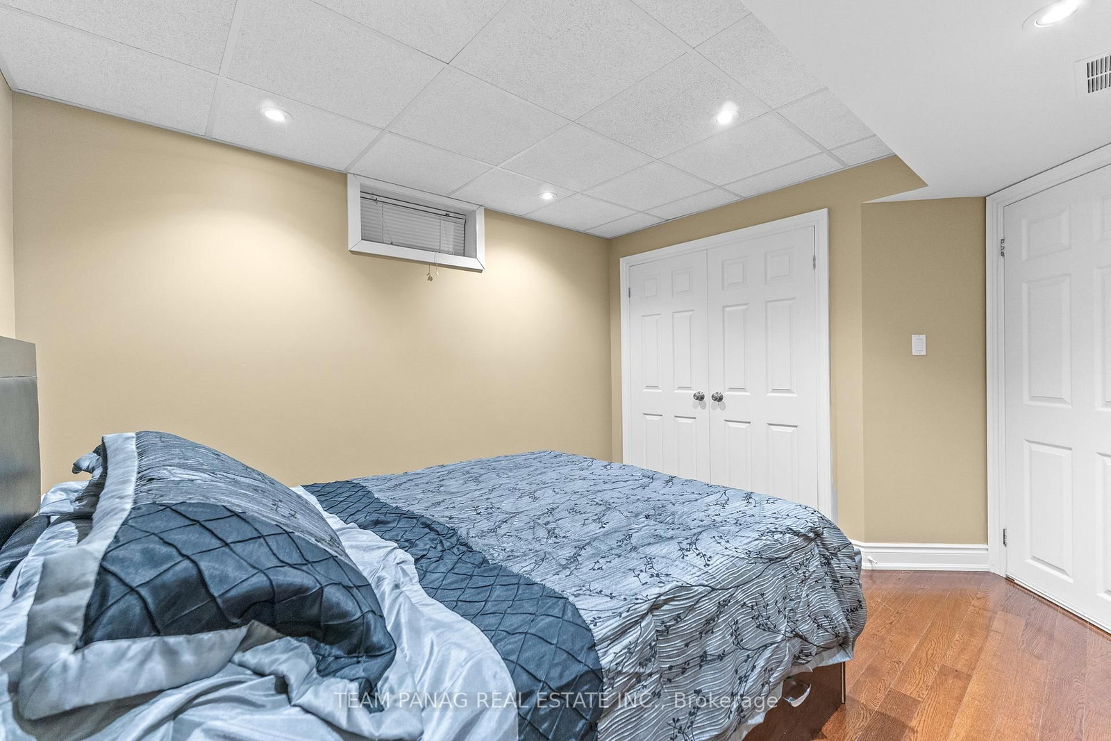 Detached House sold at 5358 Flatford Road, Mississauga, Ontario, L5V 1Y6 - East Credit - MLS: W12768020