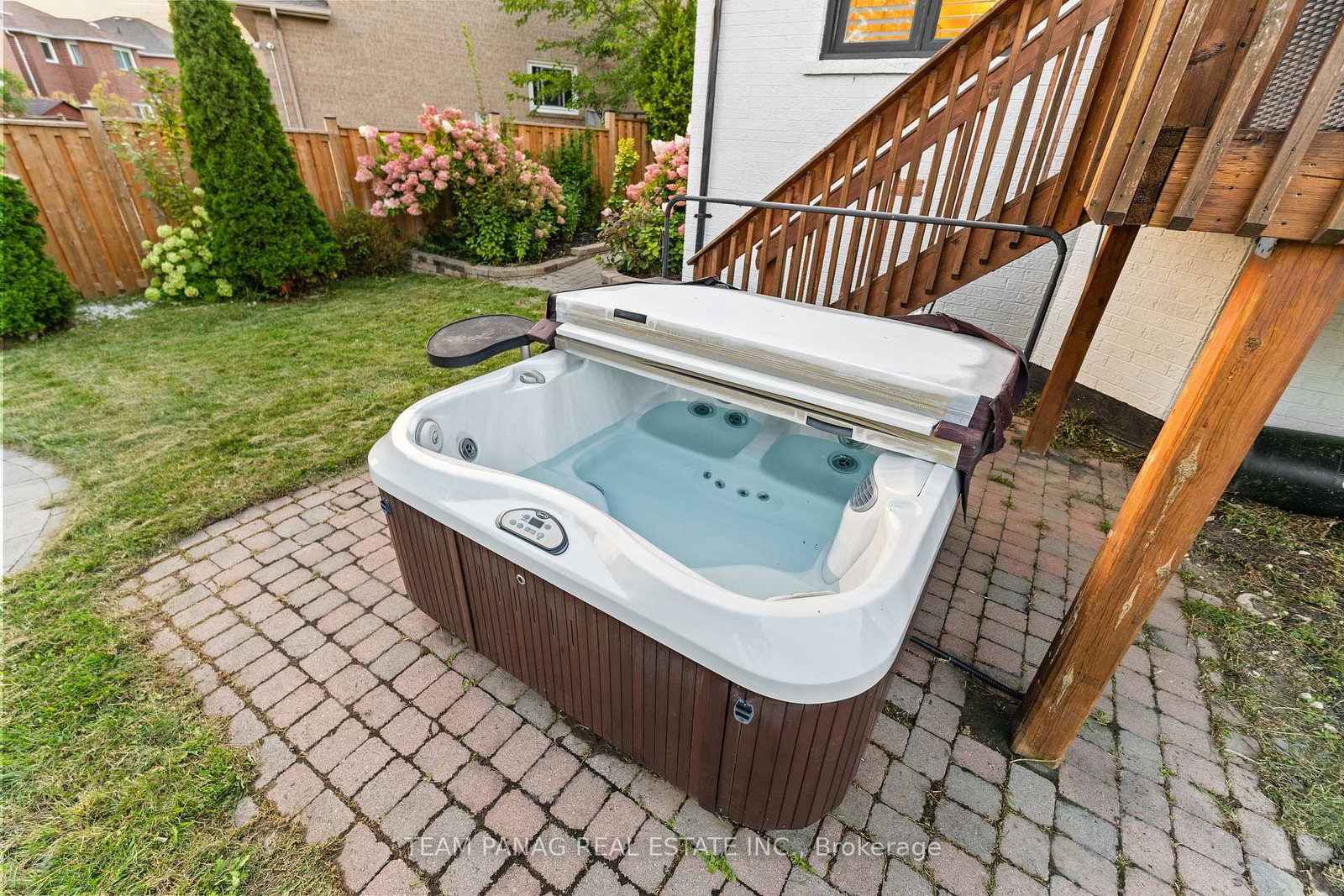 Detached House sold at 5358 Flatford Road, Mississauga, Ontario, L5V 1Y6 - East Credit - MLS: W12768020