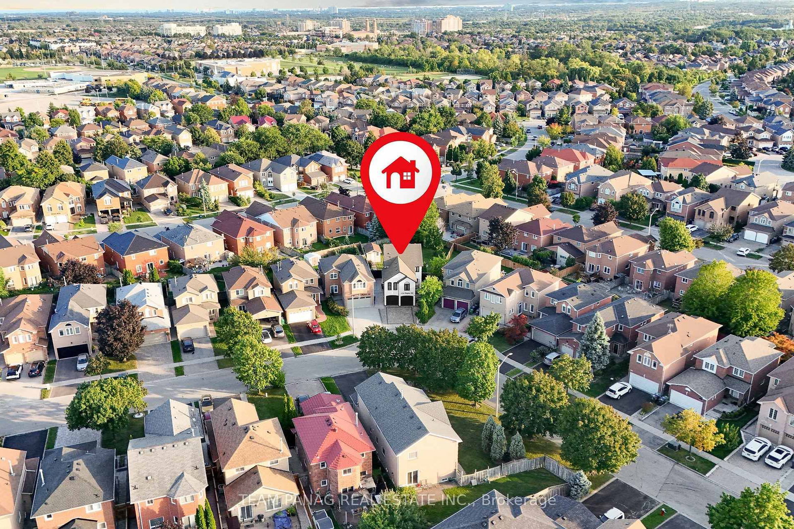 Detached House sold at 5358 Flatford Road, Mississauga, Ontario, L5V 1Y6 - East Credit - MLS: W12768020