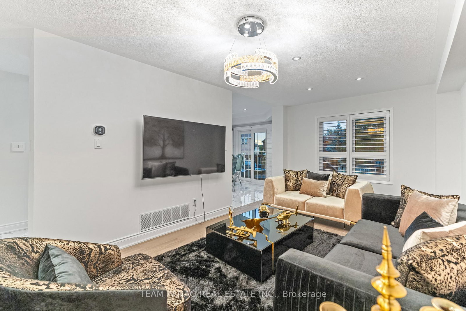 Detached House sold at 5358 Flatford Road, Mississauga, Ontario, L5V 1Y6 - East Credit - MLS: W12768020