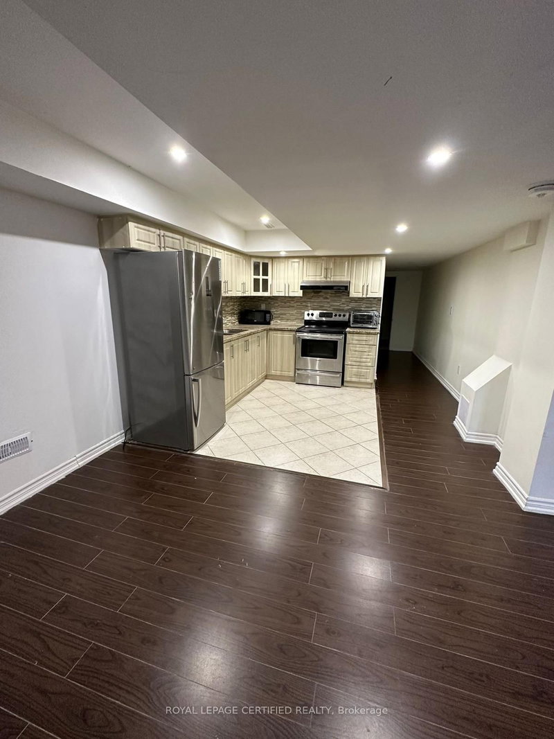 1 Elmcrest Dr, Brampton, L6Y 5T7 | Image 3