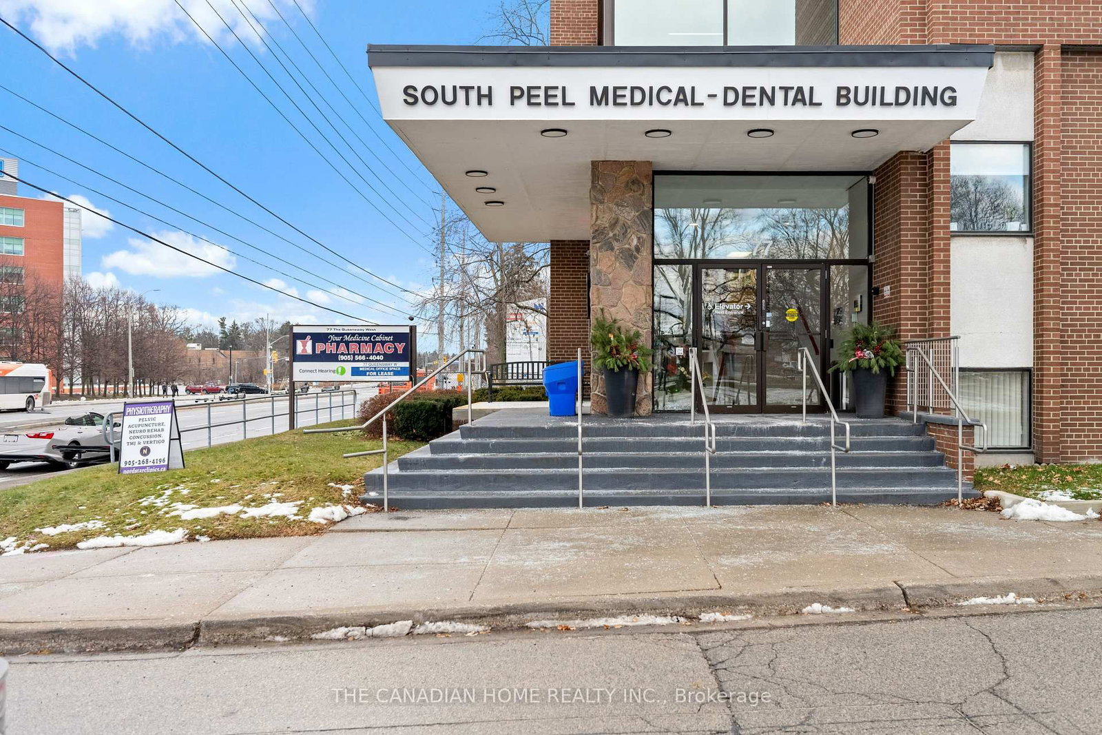 77 Queensway W, Unit 100