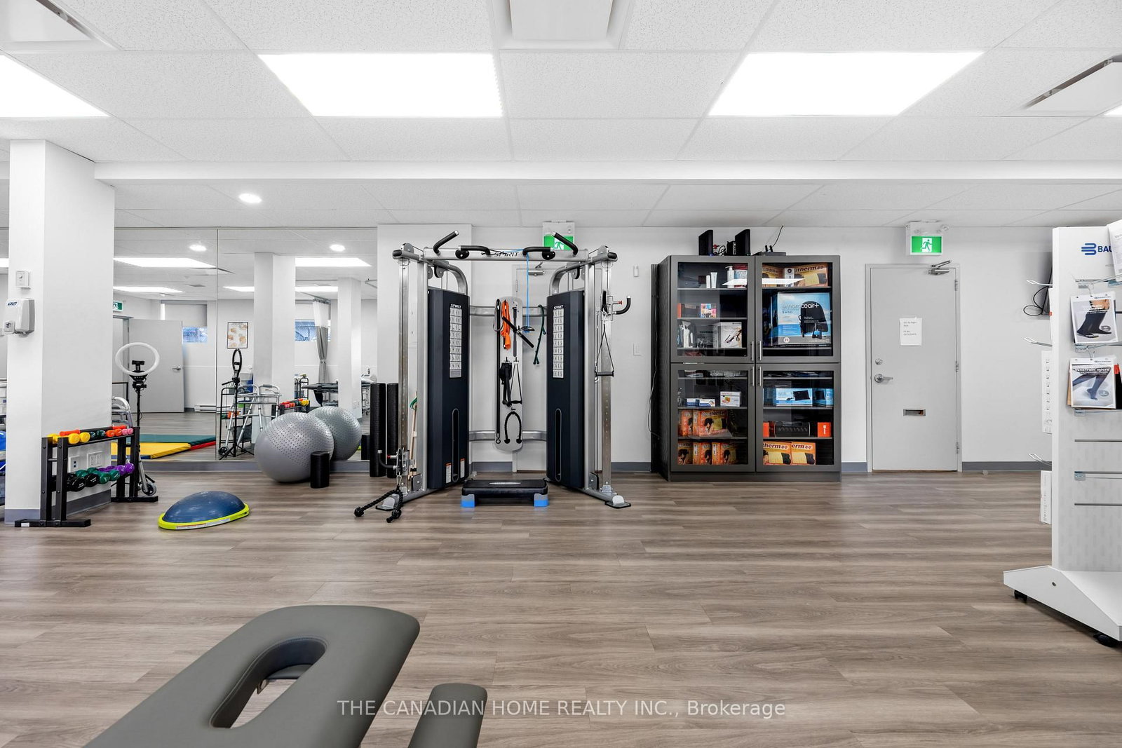 77 Queensway W, Unit 100 - Photo 12