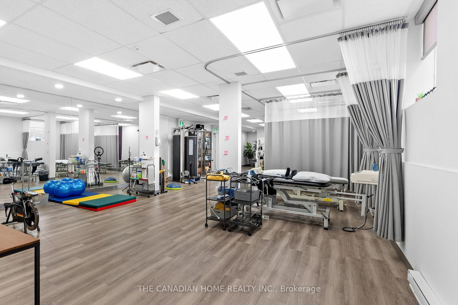 77 Queensway W, Unit 100 - Photo 15