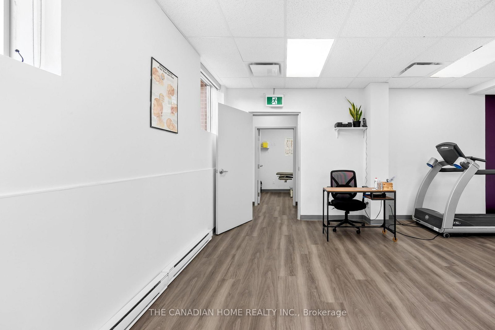 77 Queensway W, Unit 100 - Photo 17