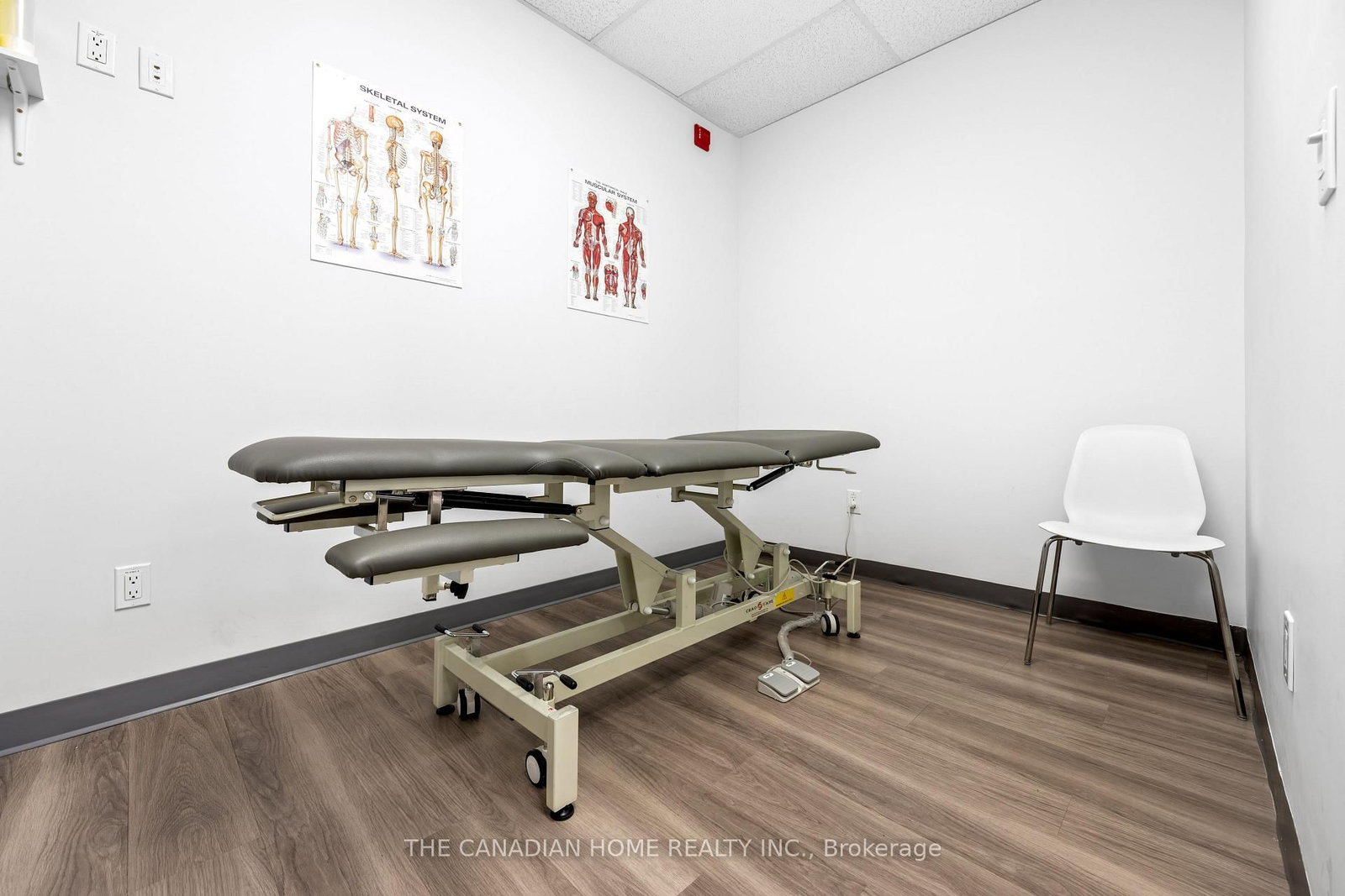 77 Queensway W, Unit 100 - Photo 18