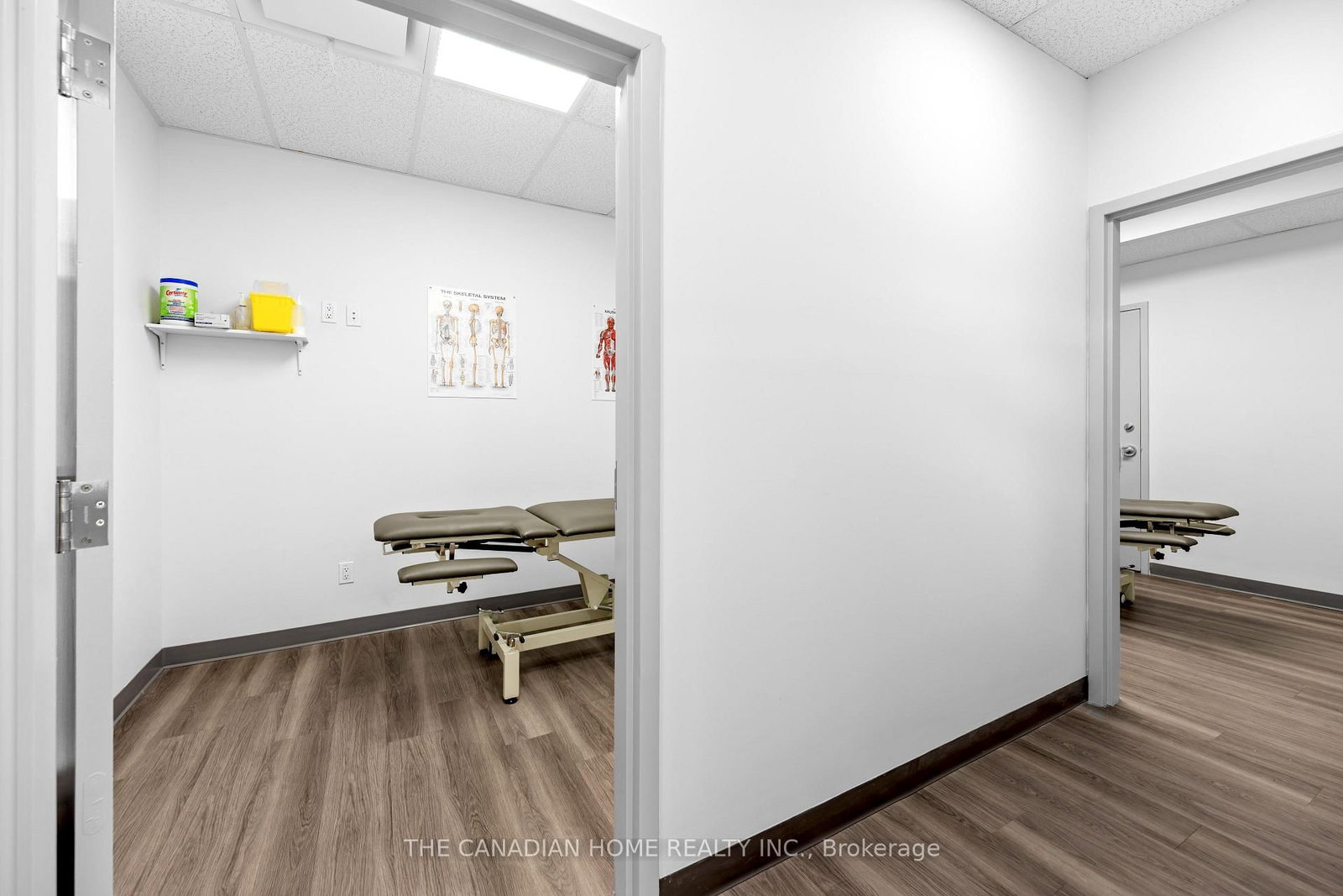 77 Queensway W, Unit 100 - Photo 19