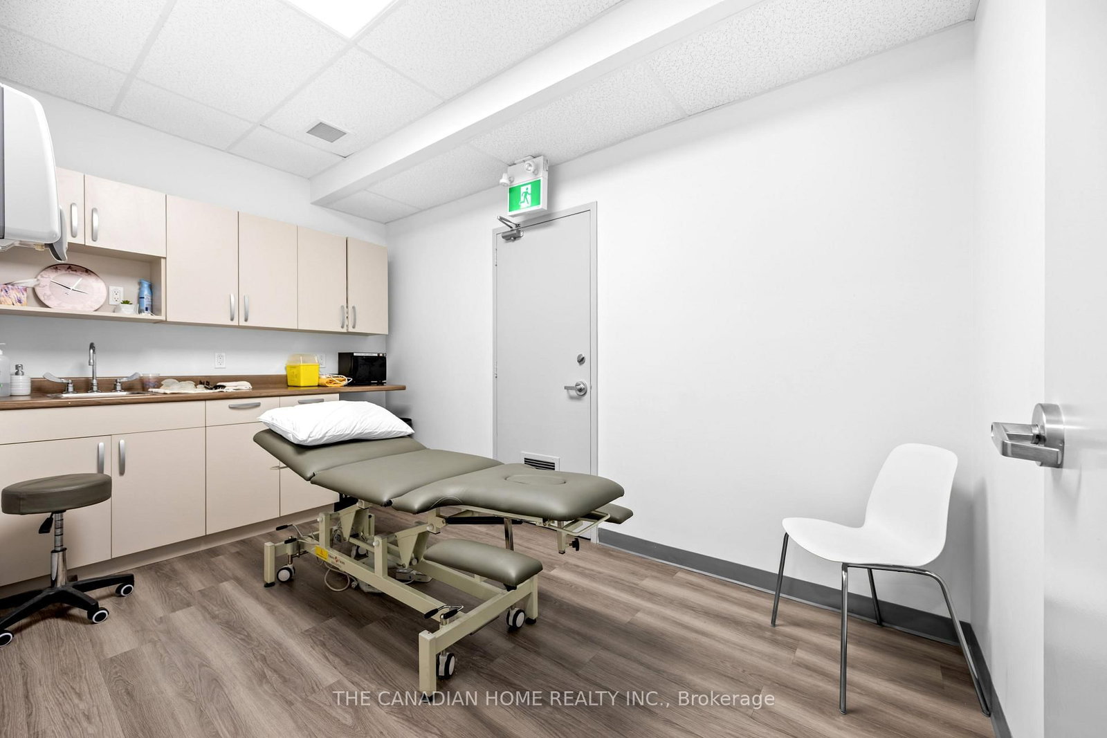 77 Queensway W, Unit 100 - Photo 20