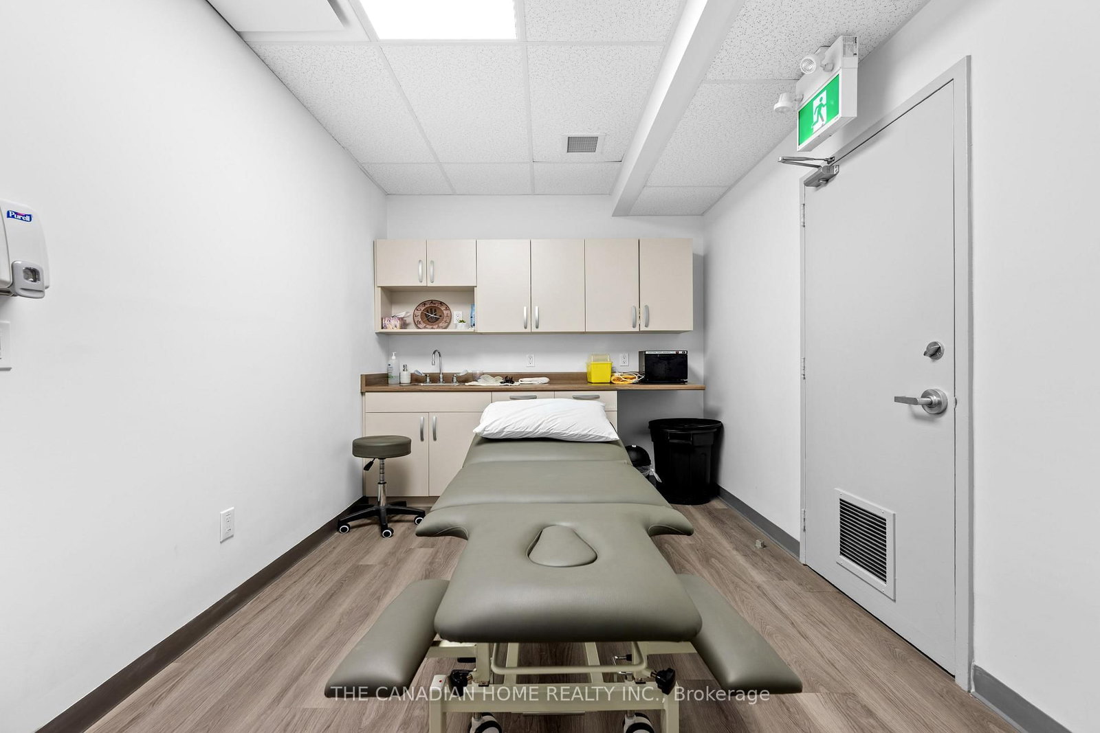 77 Queensway W, Unit 100 - Photo 22