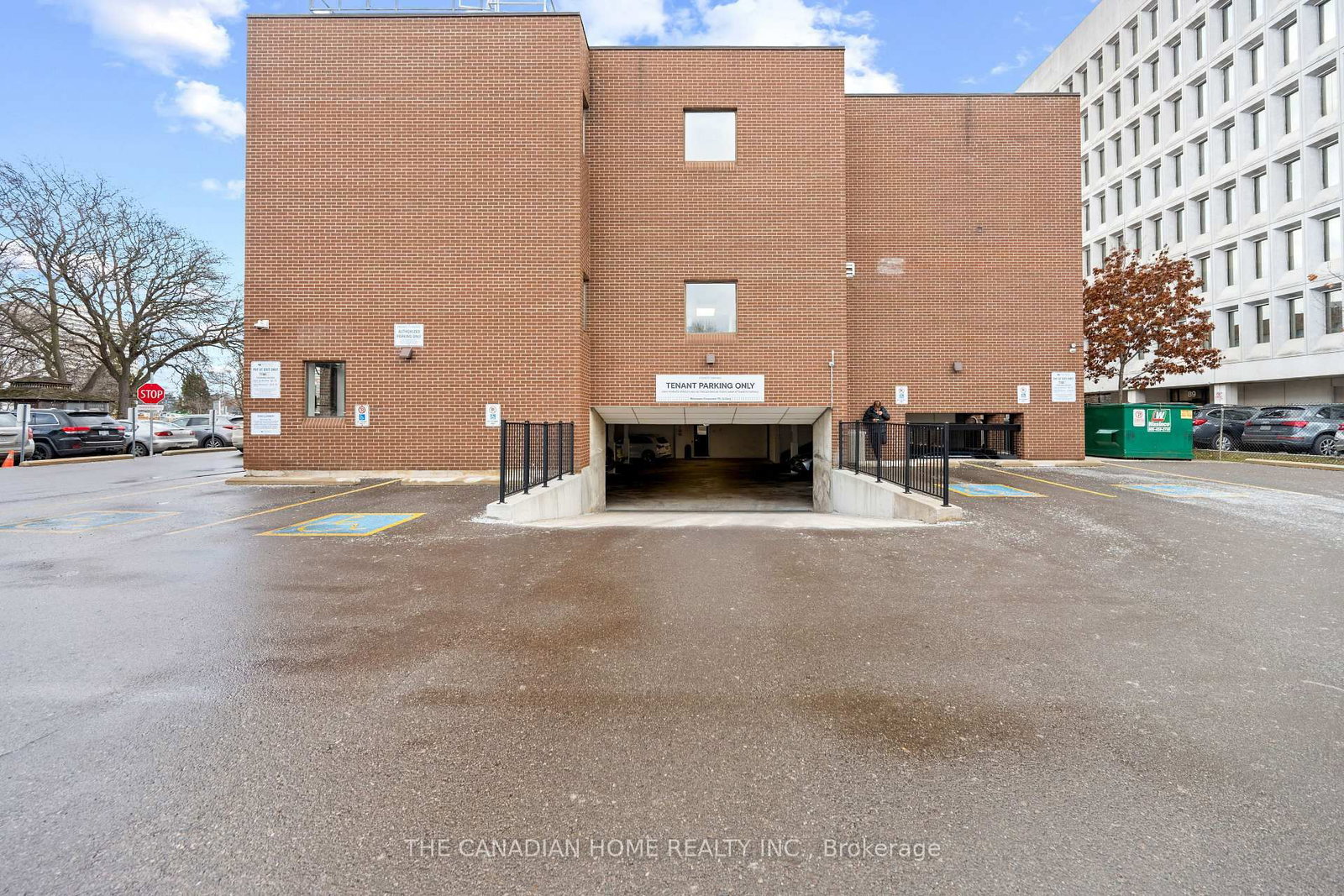 77 Queensway W, Unit 100 - Photo 24