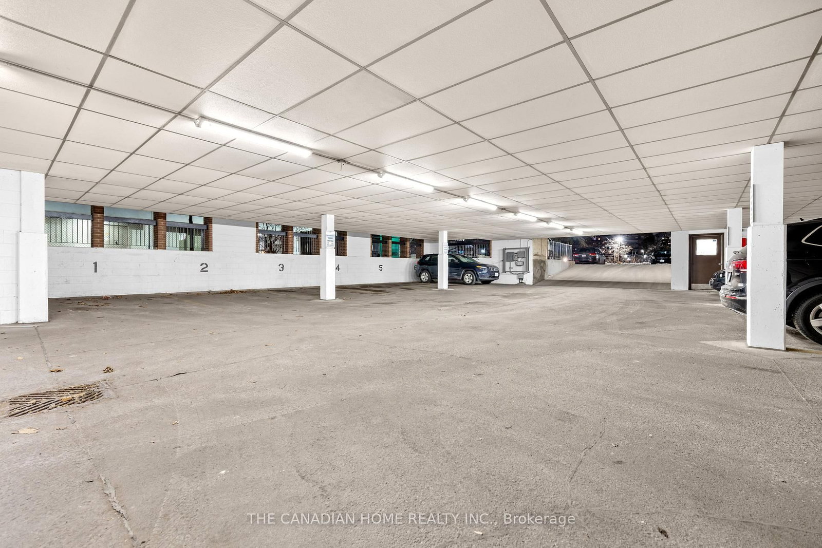 77 Queensway W, Unit 100 - Photo 25