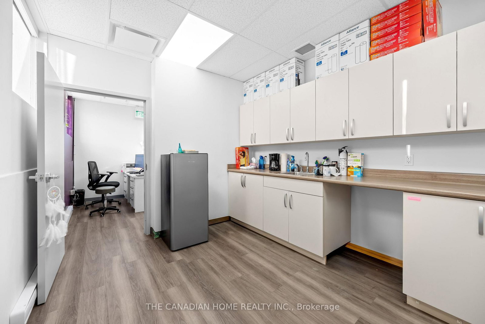 77 Queensway W, Unit 100 - Photo 6