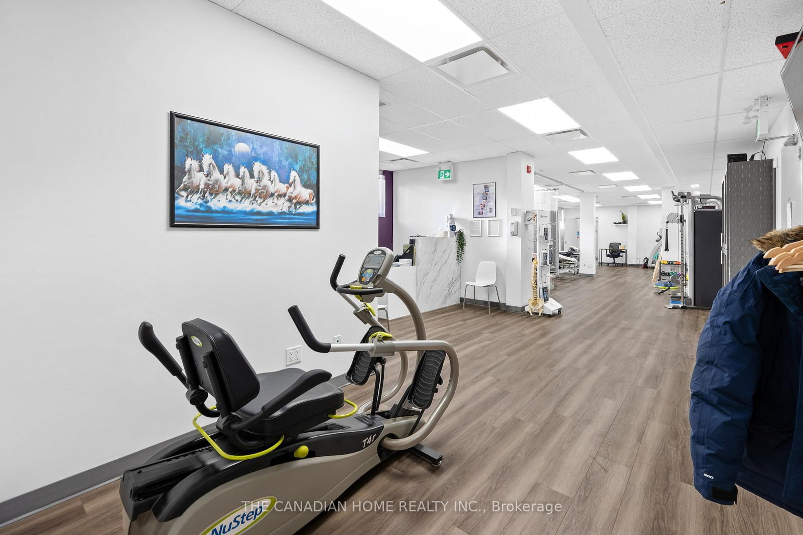 77 Queensway W, Unit 100 - Photo 8