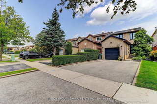 709 Greycedar Crescent