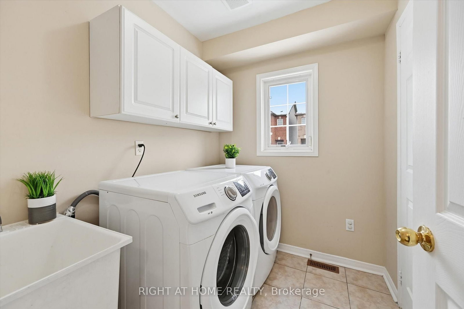 Detached House for sale at 32-5110 Fairview Street, Burlington, Ontario, L7L 7H6 - Appleby - MLS: W12769490