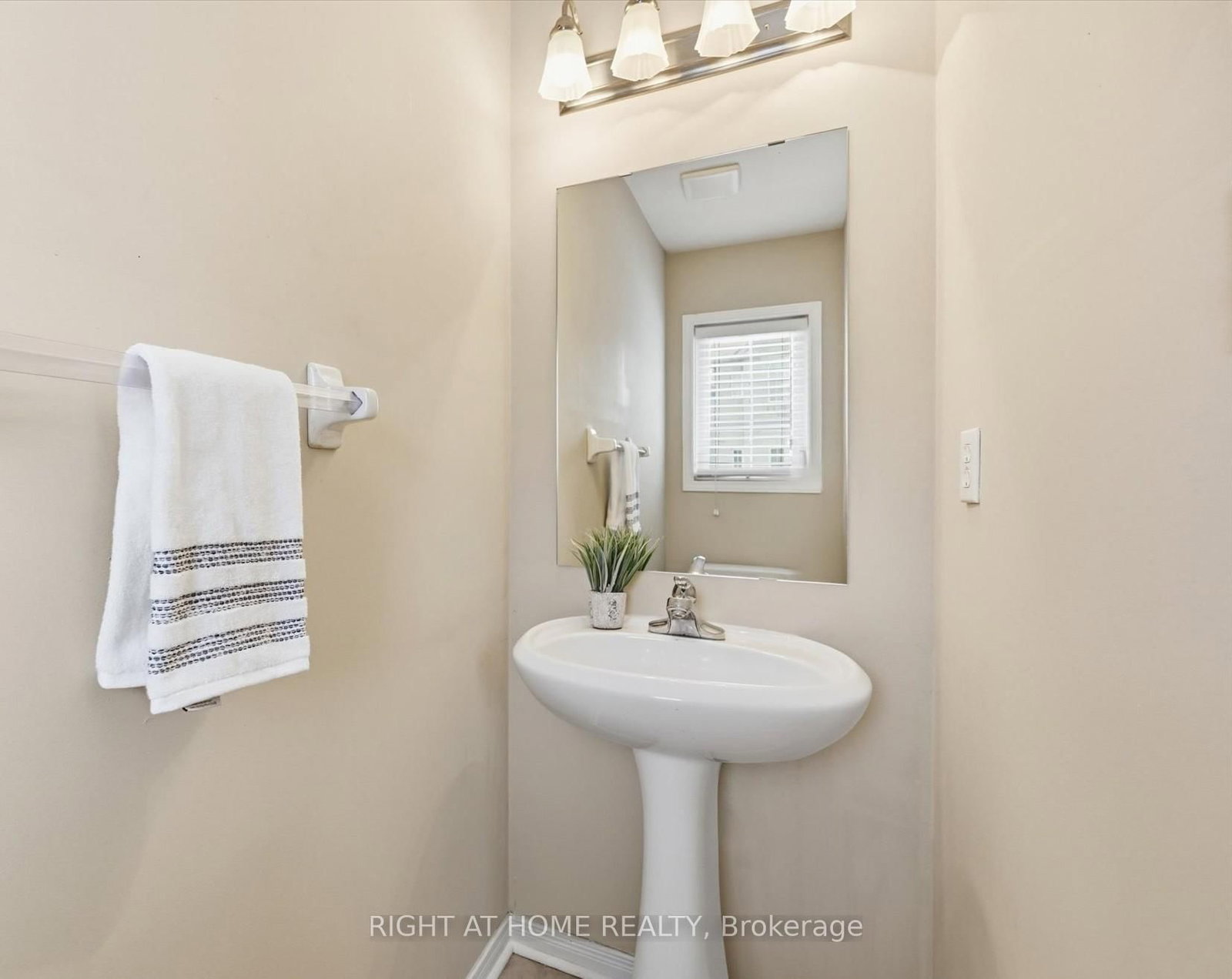 Detached House for sale at 32-5110 Fairview Street, Burlington, Ontario, L7L 7H6 - Appleby - MLS: W12769490