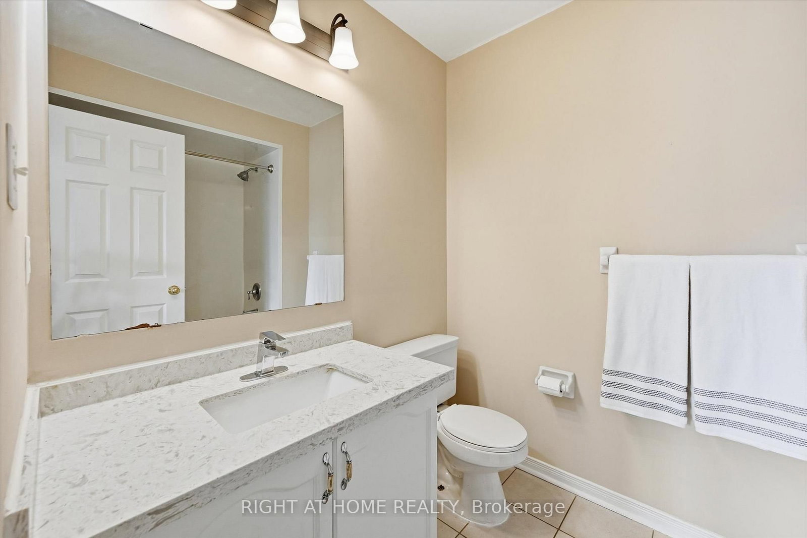 Detached House for sale at 32-5110 Fairview Street, Burlington, Ontario, L7L 7H6 - Appleby - MLS: W12769490