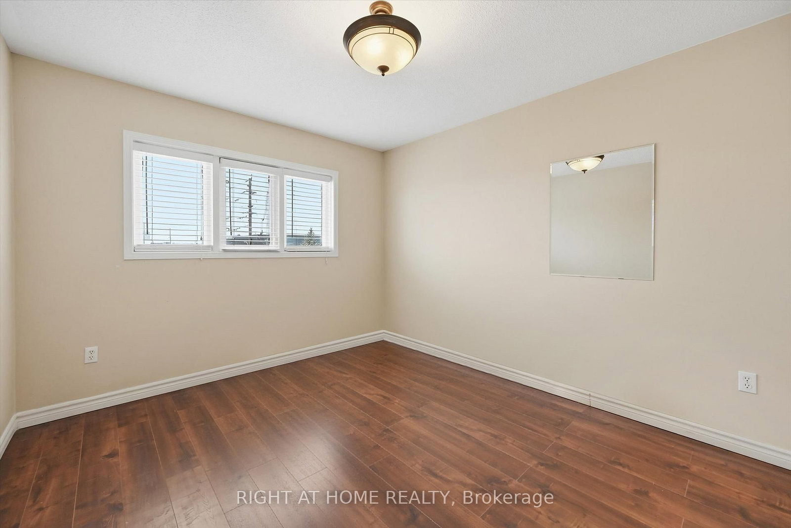 Detached House for sale at 32-5110 Fairview Street, Burlington, Ontario, L7L 7H6 - Appleby - MLS: W12769490