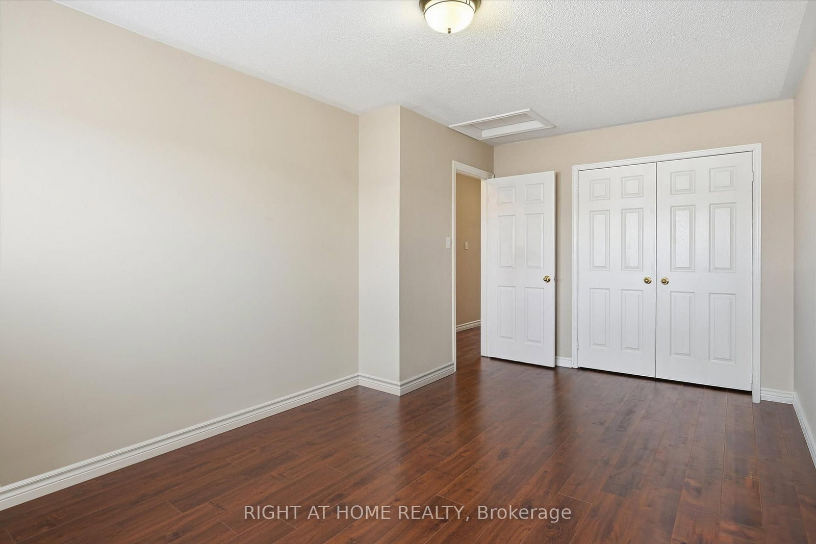 Detached House for sale at 32-5110 Fairview Street, Burlington, Ontario, L7L 7H6 - Appleby - MLS: W12769490