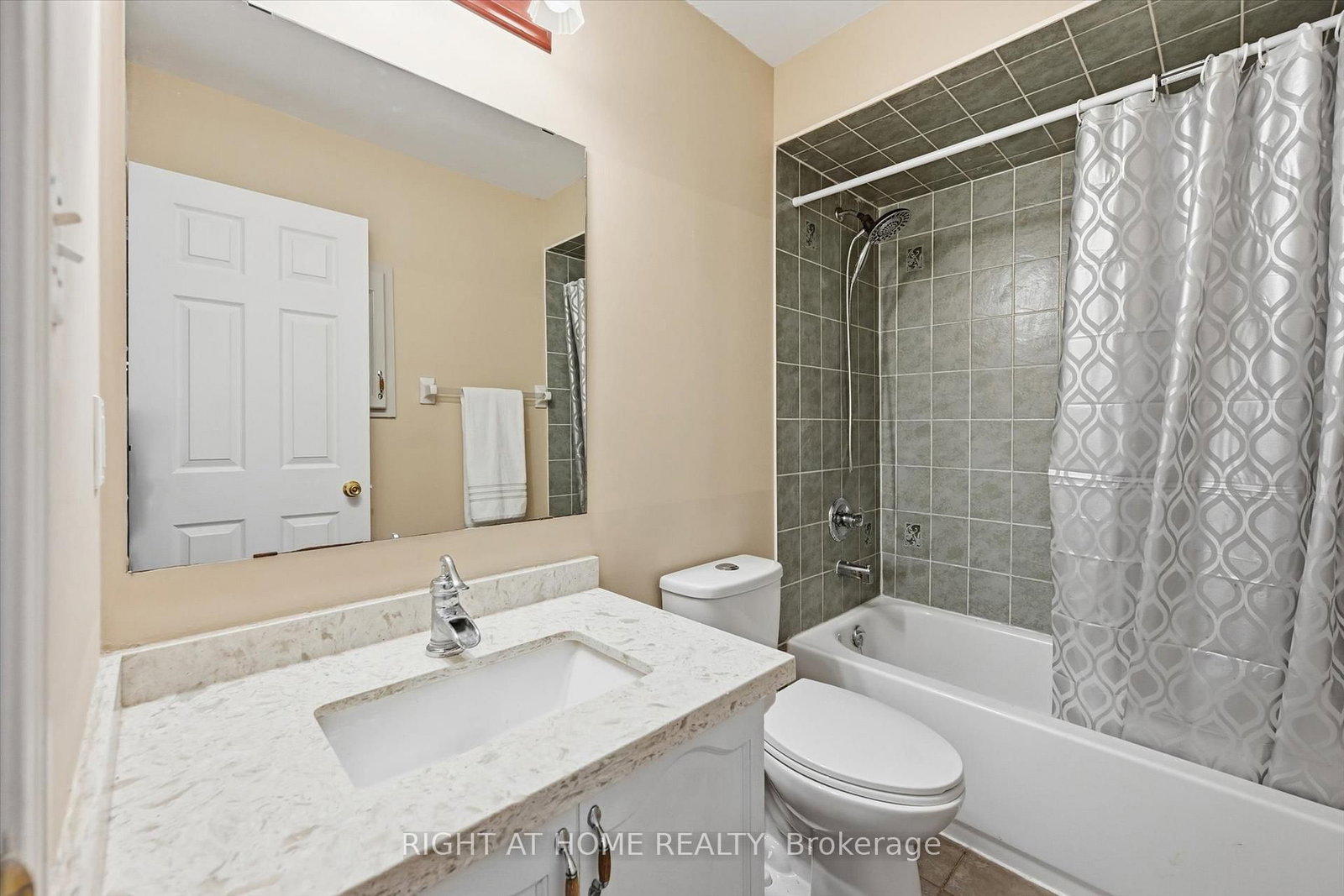 Detached House for sale at 32-5110 Fairview Street, Burlington, Ontario, L7L 7H6 - Appleby - MLS: W12769490