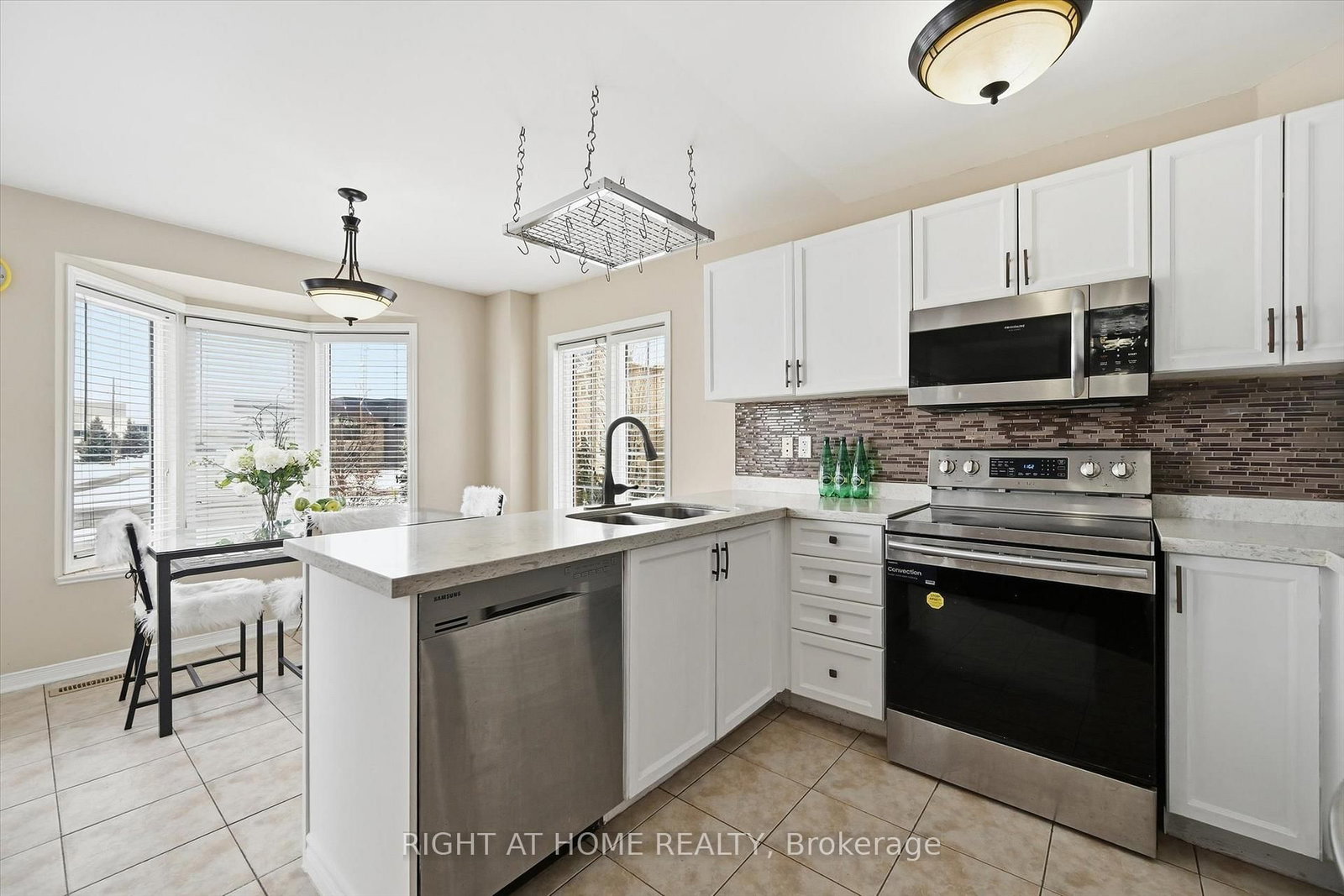 Detached House for sale at 32-5110 Fairview Street, Burlington, Ontario, L7L 7H6 - Appleby - MLS: W12769490