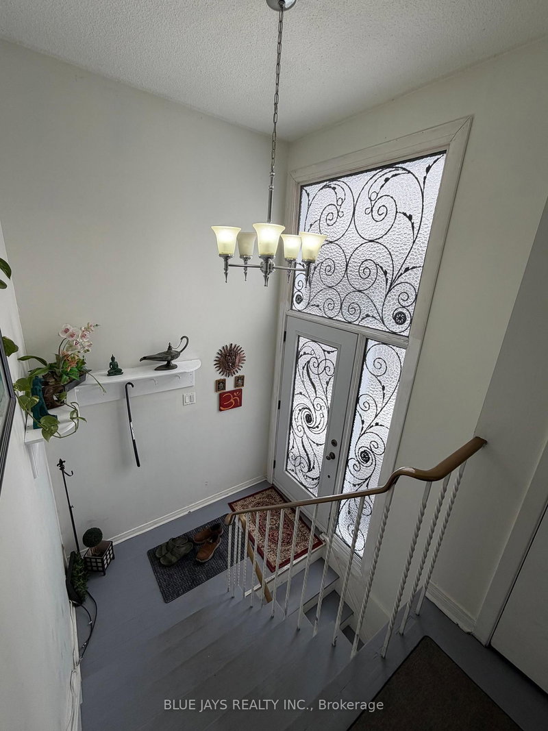 57 Mallard Cres, Brampton, L6S 2T7 | Image 3