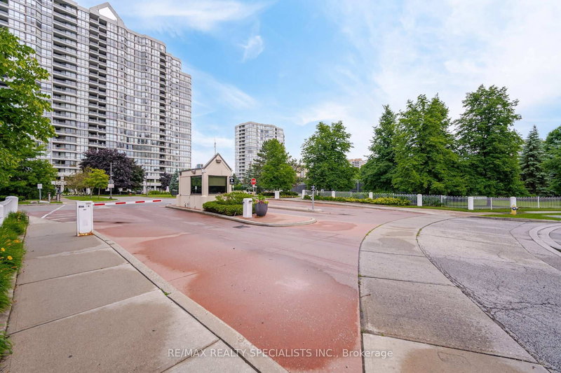 611 - 1 Rowntree Rd, Toronto, M9V 5G7 | Image 2